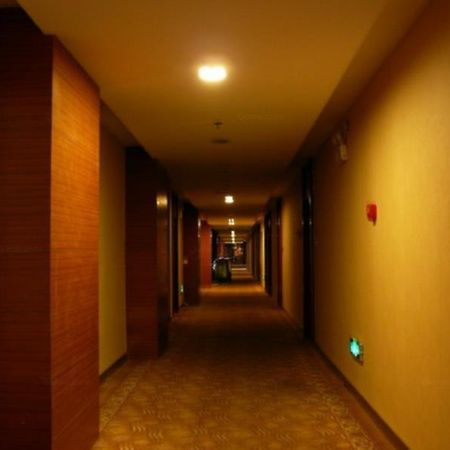Super 8 By Wyndham Urumqi Mei Hao Екстериор снимка